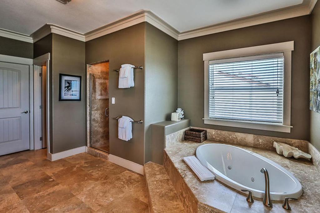 Las Olas by Five Star Properties - image 6