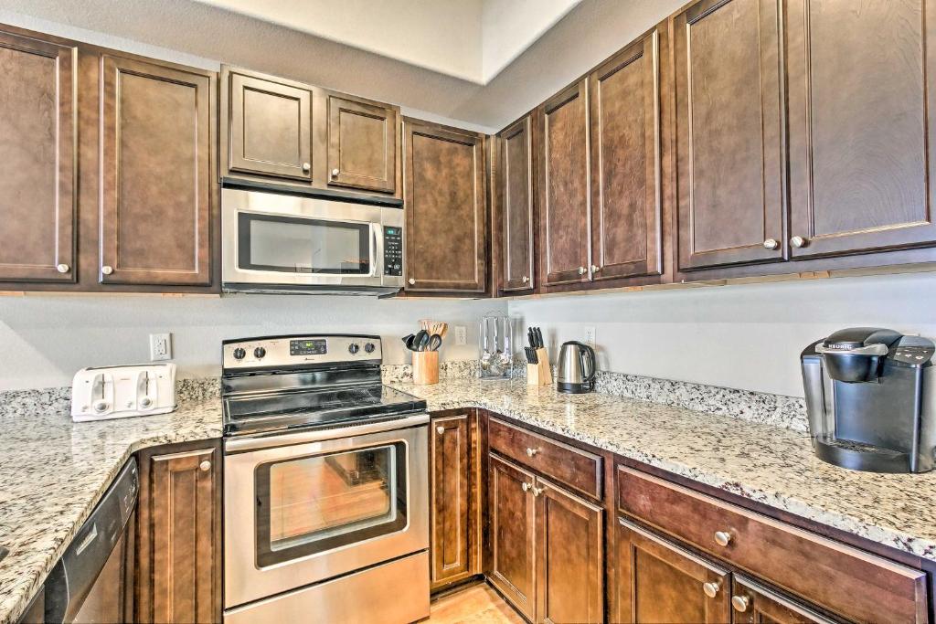 Luxurious Alerio Condo with Private Beach Access! - image 5