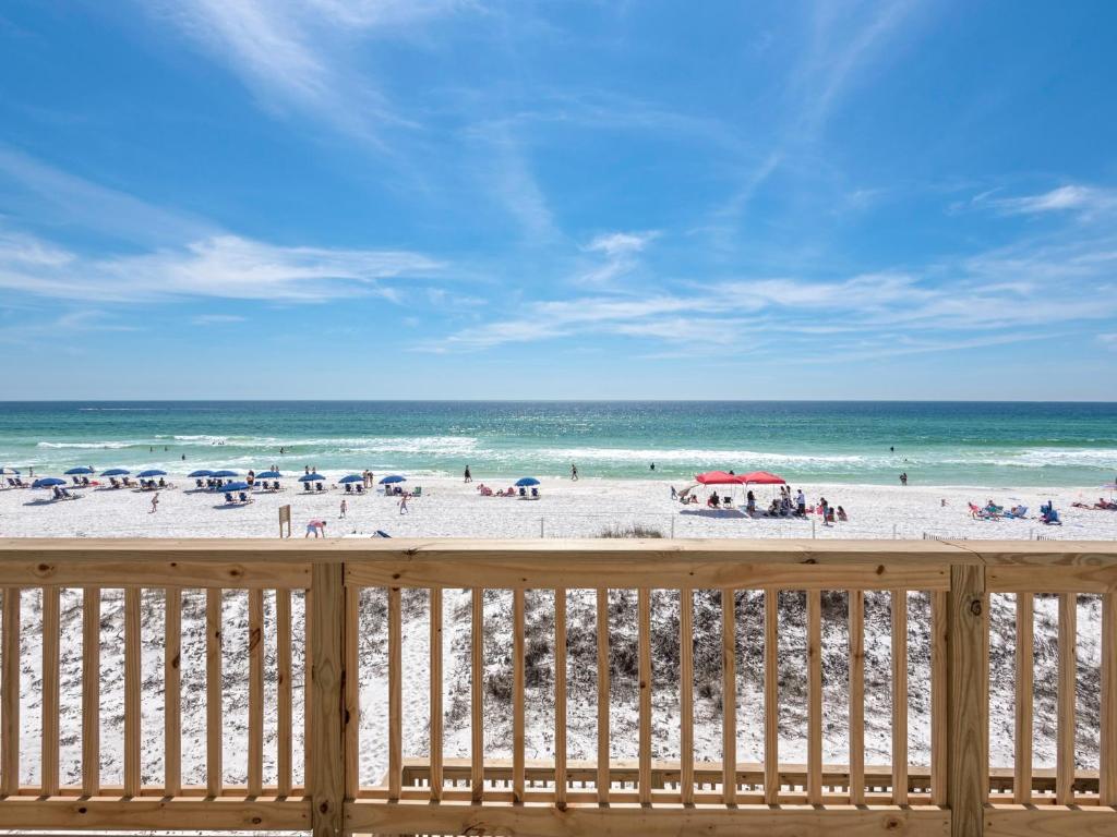 Quiet Surf Townhomes II #3 - main image