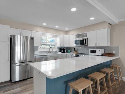 Quiet Surf Townhomes II #3 - image 10