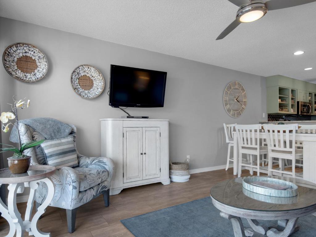 Maravilla Condominium 1204 - image 2