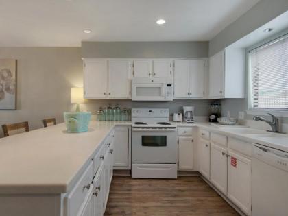 Quiet Surf Townhomes II #2 - image 10