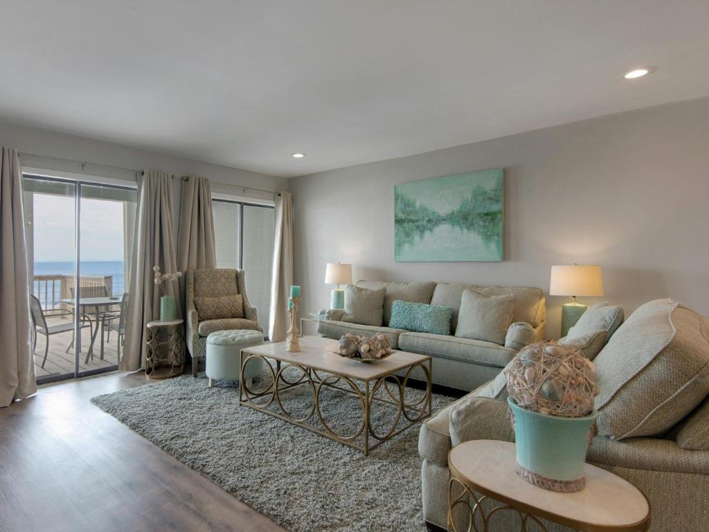 Quiet Surf Townhomes II #2 - image 3
