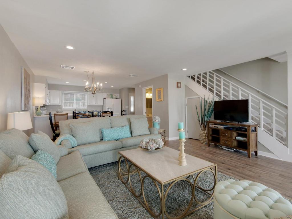 Quiet Surf Townhomes II #2 - image 5