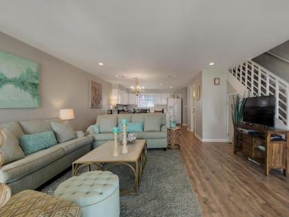 Quiet Surf Townhomes II #2 - image 6