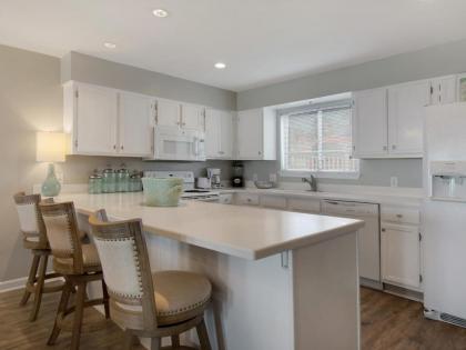Quiet Surf Townhomes II #2 - image 9