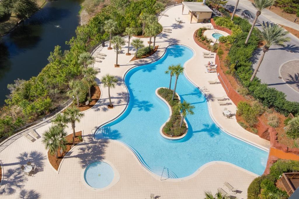 Top-Floor Resort Condo condo - image 2