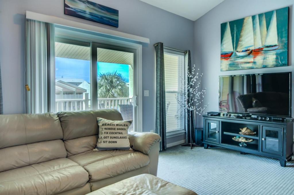 7 E Two Bedroom Condo - main image