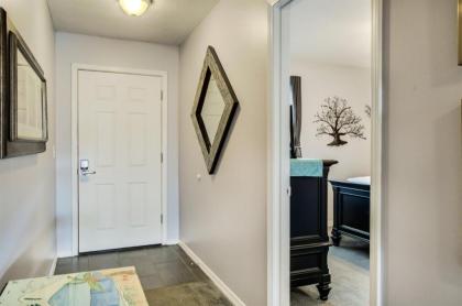 7 E Two Bedroom Condo - image 12