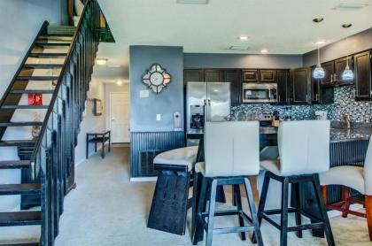 7 E Two Bedroom Condo - image 3