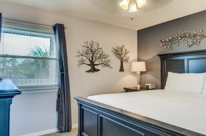 7 E Two Bedroom Condo - image 4
