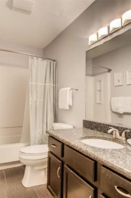 7 E Two Bedroom Condo - image 9