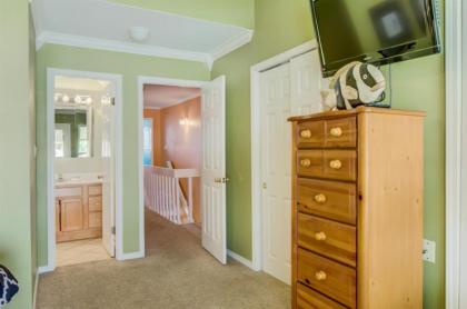 4 A Three Bedroom Townhome - image 17