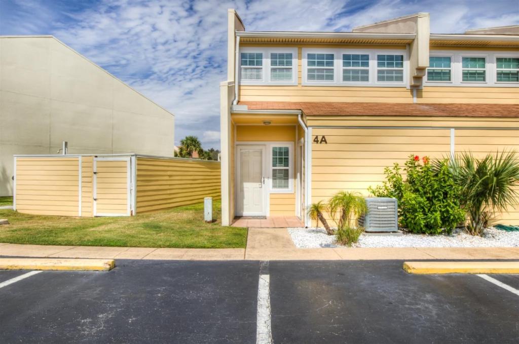 4 A Three Bedroom Townhome - image 2