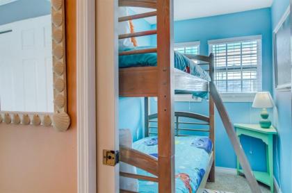 4 A Three Bedroom Townhome - image 8