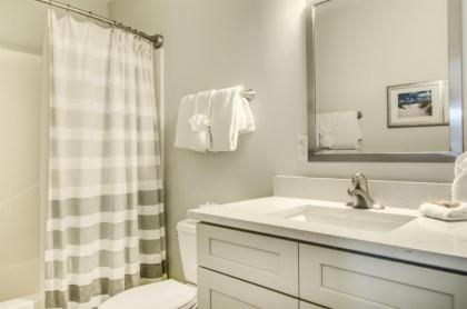 5 C Three Bedroom Townhome - image 10