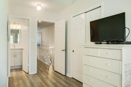 5 C Three Bedroom Townhome - image 2
