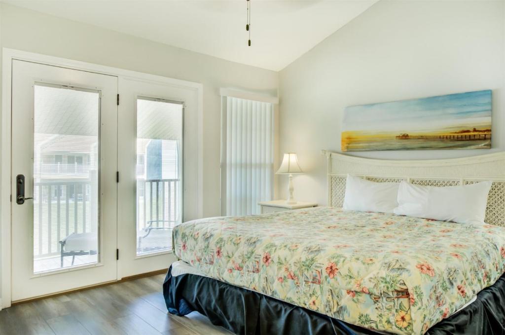 5 C Three Bedroom Townhome - image 4