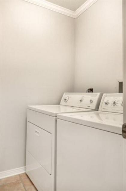 5 C Three Bedroom Townhome - image 9