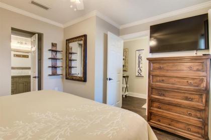 8 A One Bedroom Condo - image 13