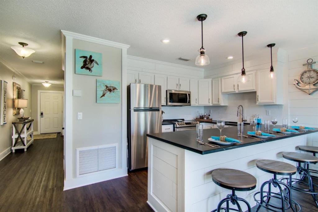 8 A One Bedroom Condo - image 7