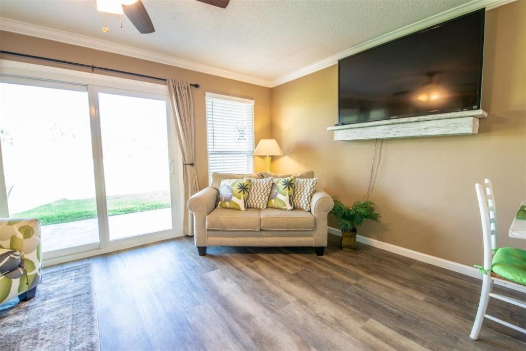 6 A One Bedroom Condo - image 2