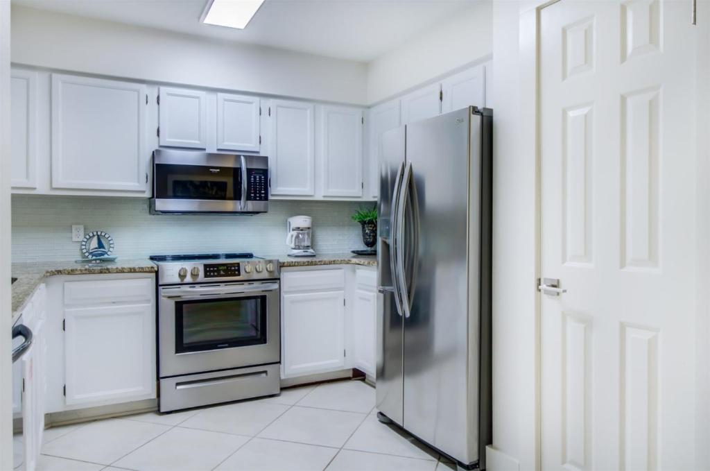 2 C Three Bedroom Townhome - image 6