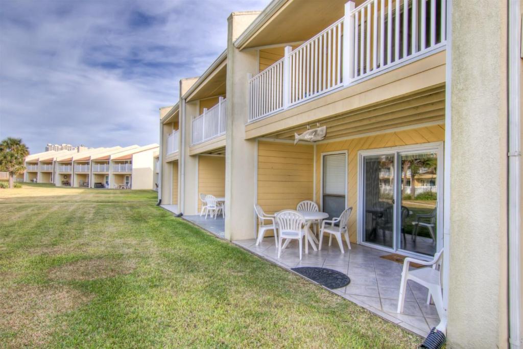 2 B Three Bedroom Townhome - image 2