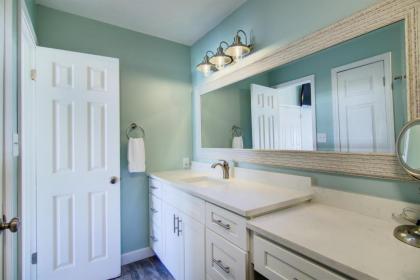 2 B Three Bedroom Townhome - image 3