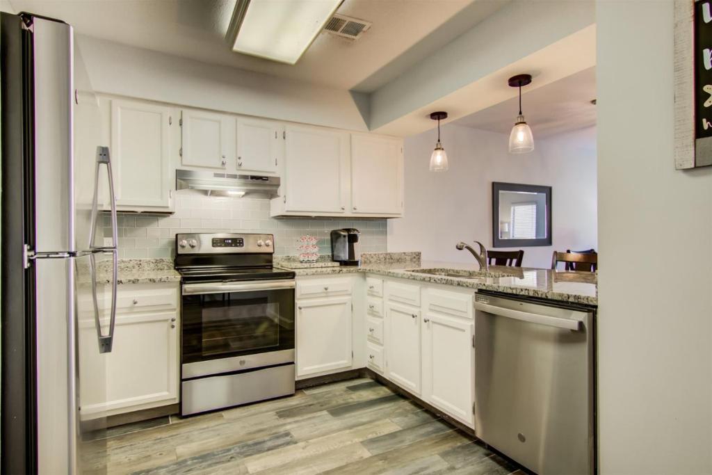 2 B Three Bedroom Townhome - image 7