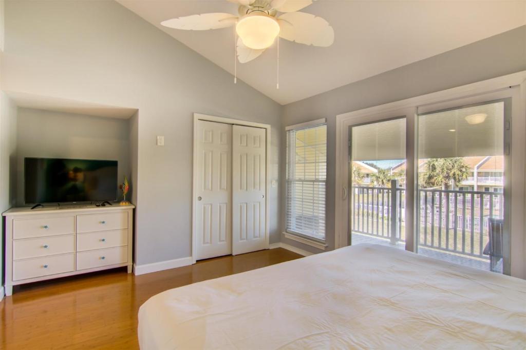 3 C Three Bedroom Townhome - image 4