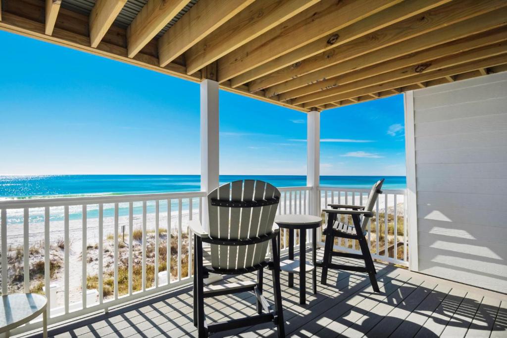 Little House on the Beach by RealJoy Vacations - main image