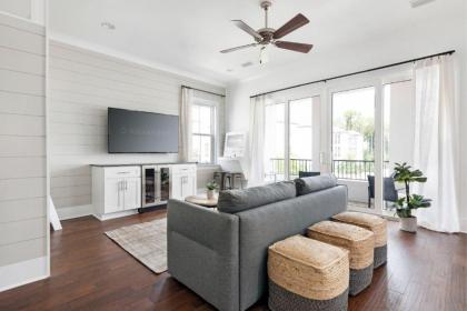 Marvelous 3-Story Stunner just a short 12Mn walk to Beach and access to Pool plus BBQ Pets Welcome - image 8