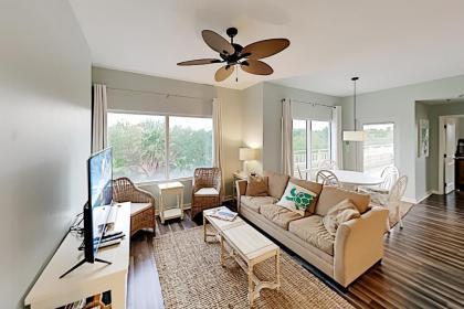 Luau Condo   Pool  Hot tub   Walk 4 min to Beach condo Florida