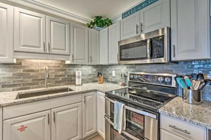 Beachy Lakefront Escape - Walk to the Shore! - image 10