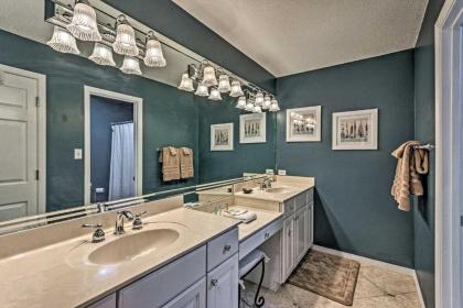 Beachy Lakefront Escape - Walk to the Shore! - image 14