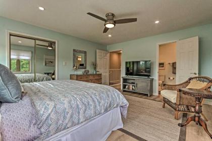Beachy Lakefront Escape - Walk to the Shore! - image 16