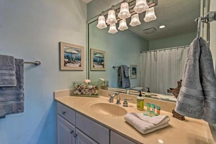 Beachy Lakefront Escape - Walk to the Shore! - image 17
