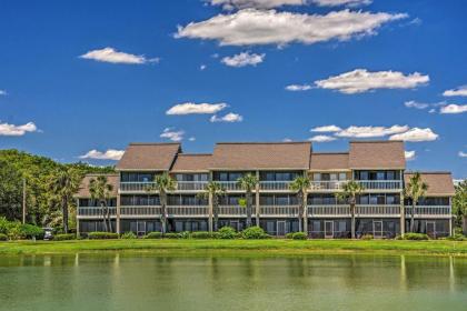 Beachy Lakefront Escape - Walk to the Shore! - image 2