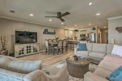 Beachy Lakefront Escape - Walk to the Shore! - image 3