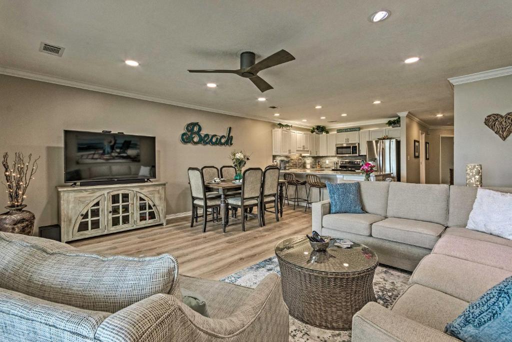 Beachy Lakefront Escape - Walk to the Shore! - image 3