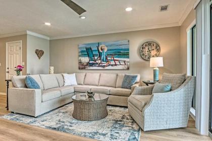Beachy Lakefront Escape - Walk to the Shore! - image 4