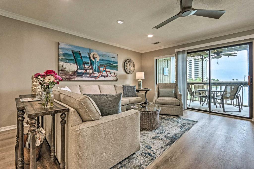 Beachy Lakefront Escape - Walk to the Shore! - image 5