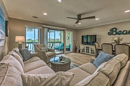 Beachy Lakefront Escape - Walk to the Shore! - image 6