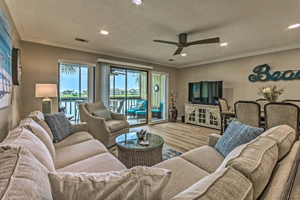 Beachy Lakefront Escape - Walk to the Shore! - image 6