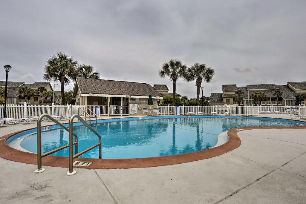 Chic Miramar Beach Condo with Pool Access! - image 3