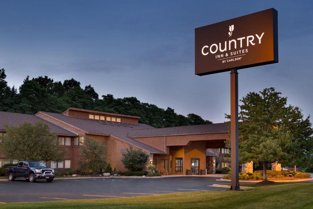 Country Inn & Suites by Radisson Mishawaka IN - main image
