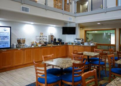 Country Inn & Suites by Radisson Mishawaka IN - image 4