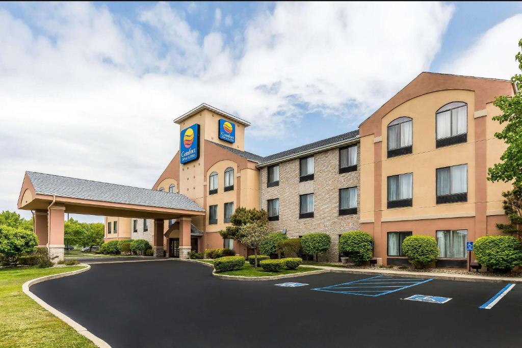 Comfort Inn & Suites Mishawaka-South Bend - image 3