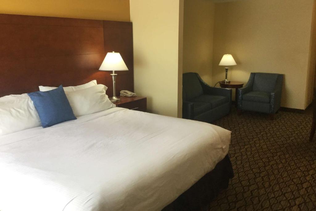 Baymont by Wyndham Mishawaka South Bend Area - image 2